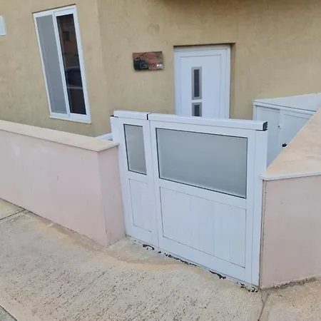 Crescent Corner Apartment St. Paul's Bay Exterior photo